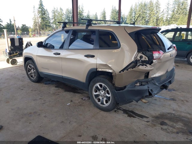 1C4PJMAB8FW541063 Jeep Cherokee Sport