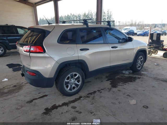 1C4PJMAB8FW541063 Jeep Cherokee Sport