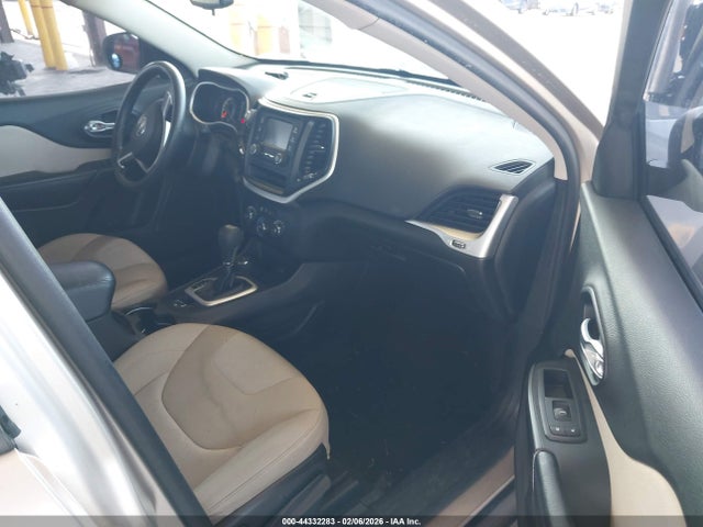 1C4PJMAB8FW541063 Jeep Cherokee Sport