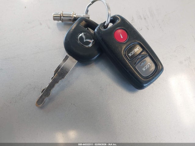 44332311 :رقم المزاد ، JM1BK12F851252168 vin ، 2005 Mazda Mazda3 I مزاد بيع