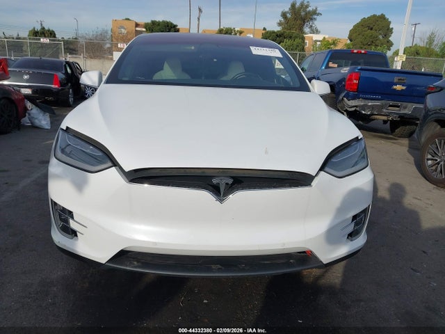 Продаж на аукціоні авто 2018 Tesla Model X 100d/75d/p100d, vin: 5YJXCBE2XJF121293, номер лоту: 44332380