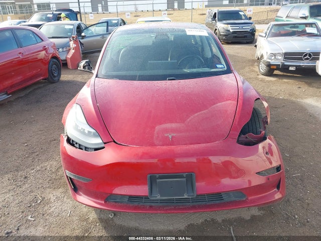 44332408 :رقم المزاد ، 5YJ3E1EAXJF007191 vin ، 2018 Tesla Model 3 Long Range/mid Range مزاد بيع