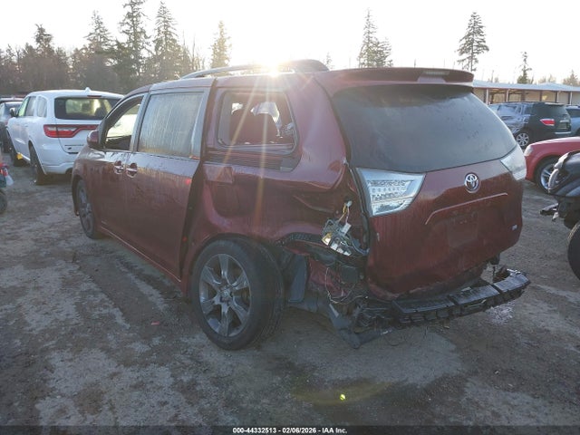 5TDXK3DC1GS754823 Toyota Sienna