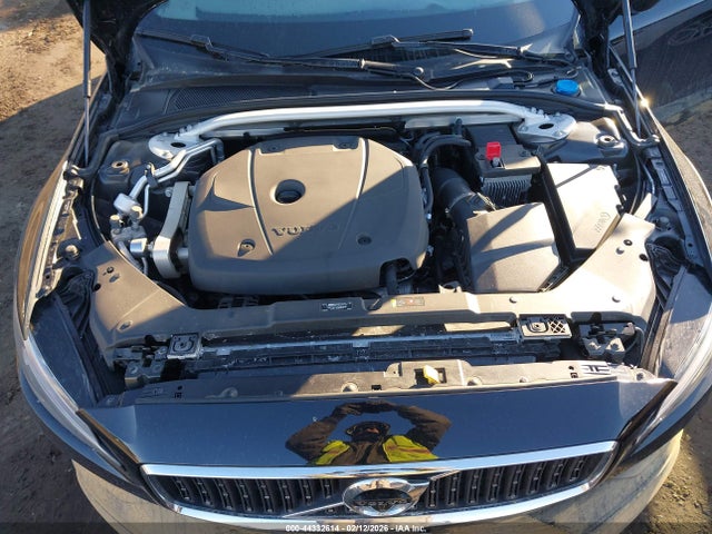 2022 Volvo V60 Cross Country T5 მანქანა იყიდება აუქციონზე, vin: YV4102WK3N1085309, აუქციონის ნომერი: 44332614