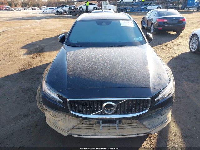 2022 Volvo V60 Cross Country T5 მანქანა იყიდება აუქციონზე, vin: YV4102WK3N1085309, აუქციონის ნომერი: 44332614