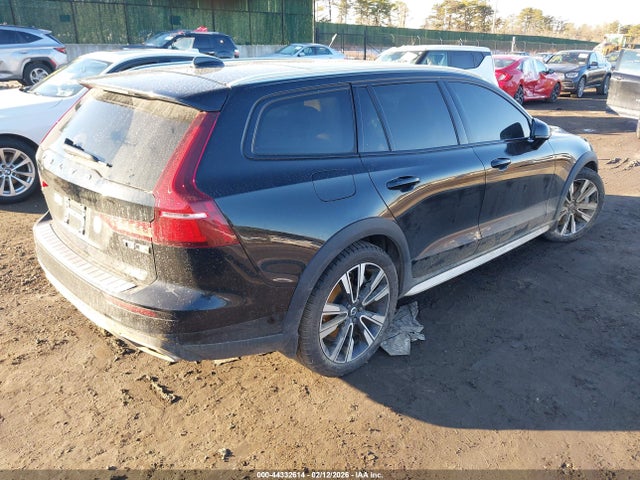 2022 Volvo V60 Cross Country T5 მანქანა იყიდება აუქციონზე, vin: YV4102WK3N1085309, აუქციონის ნომერი: 44332614