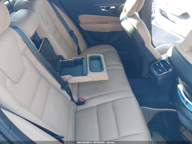 2022 Volvo V60 Cross Country T5 მანქანა იყიდება აუქციონზე, vin: YV4102WK3N1085309, აუქციონის ნომერი: 44332614