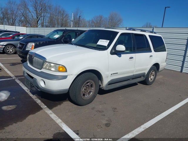 1998 LINCOLN NAVIGATOR 5LMPU28L8WLJ12736 Photo 1