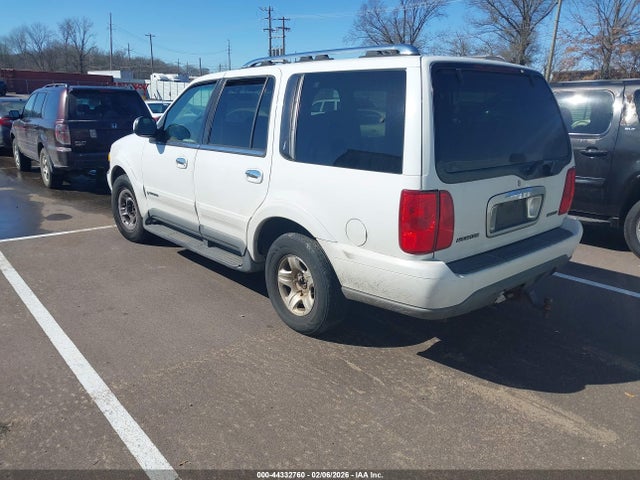 1998 LINCOLN NAVIGATOR 5LMPU28L8WLJ12736 Photo 2