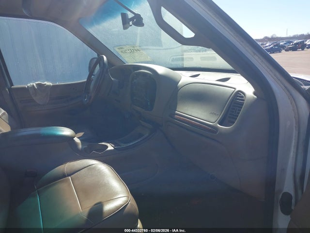 1998 LINCOLN NAVIGATOR 5LMPU28L8WLJ12736 Photo 4