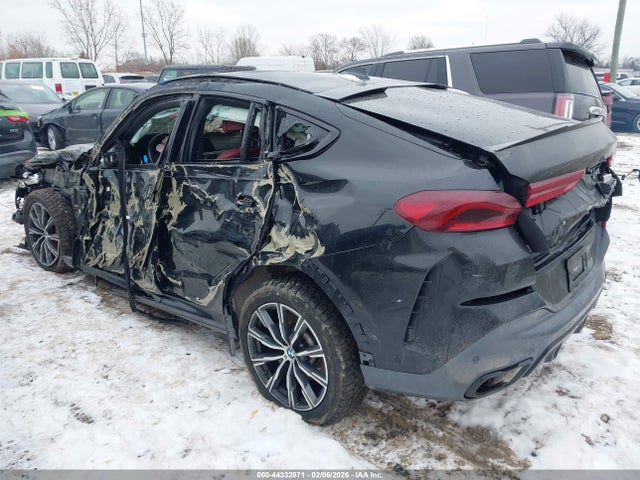 2021 BMW X6 5UXCY6C08M9E11587 Photo 2