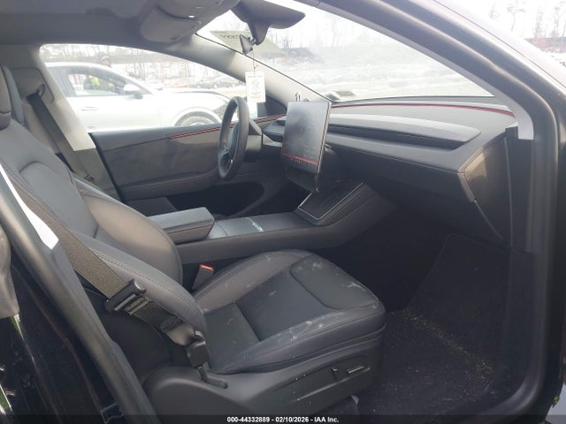 2026 TESLA MODEL Y 7SAYGDED9TF383527 Photo 4