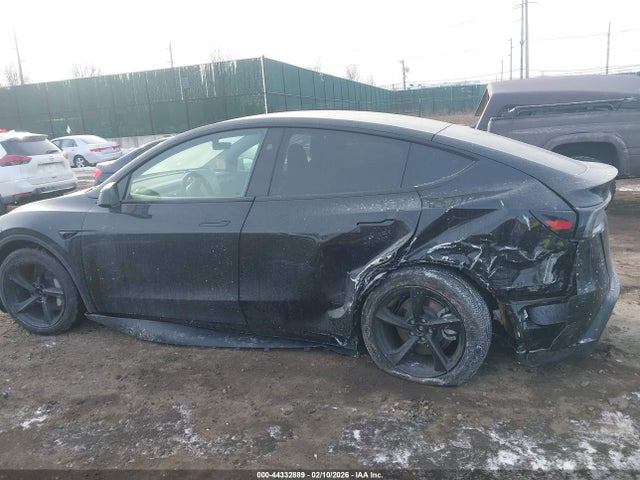 2026 TESLA MODEL Y 7SAYGDED9TF383527 Photo 5
