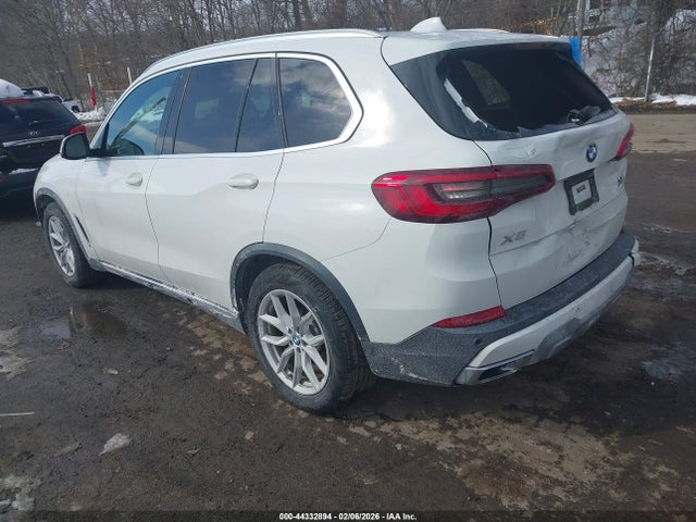 2019 BMW X5 5UXCR6C53KLK89954 Photo 2