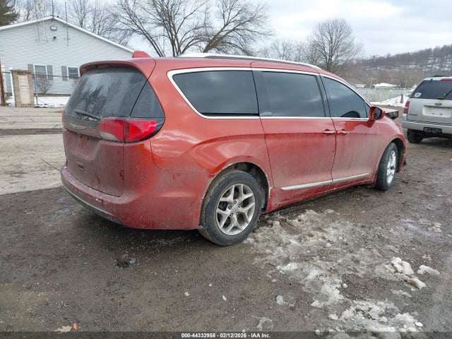 44332958 :رقم المزاد ، 2C4RC1EG5HR778239 vin ، 2017 Chrysler Pacifica Touring-l Plus مزاد بيع