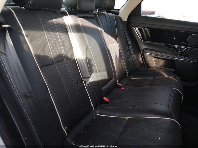 Jaguar XJ 2015 SAJWJ1CD4F8V80635 Image 12