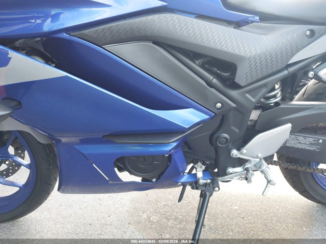 2021 YAMAHA YZFR3 MH3RH18Y4MK007383 Photo 8