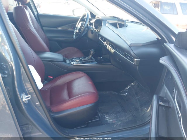 44333073 :رقم المزاد ، 3MVDMBCM3RM649137 vin ، 2024 Mazda Cx-30 2.5 S Carbon Edition مزاد بيع