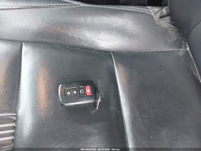 5TDJZRFH6JS833716 Toyota Highlander Se
