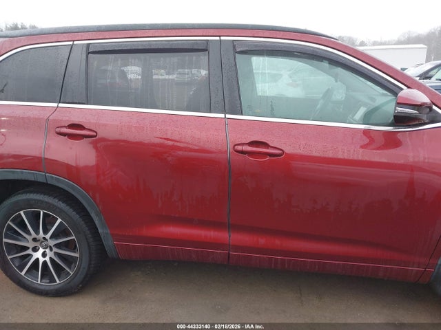 5TDJZRFH6JS833716 Toyota Highlander Se