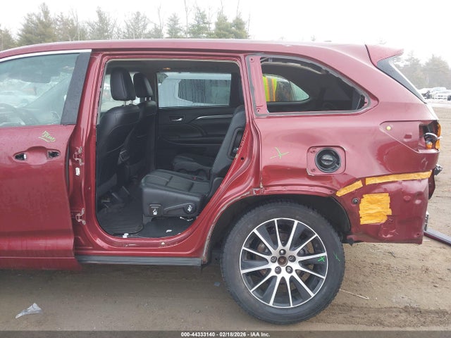 5TDJZRFH6JS833716 Toyota Highlander Se