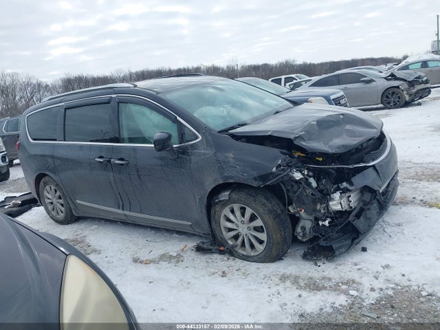 2018 Chrysler Pacifica Touring L Plus მანქანა იყიდება აუქციონზე, vin: 2C4RC1EG2JR292669, აუქციონის ნომერი: 44333157
