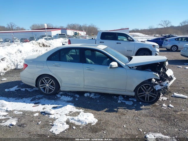 Продаж на аукціоні авто 2012 Mercedes-benz C 300 Luxury 4matic/sport 4matic, vin: WDDGF8BB3CR201441, номер лоту: 44333209