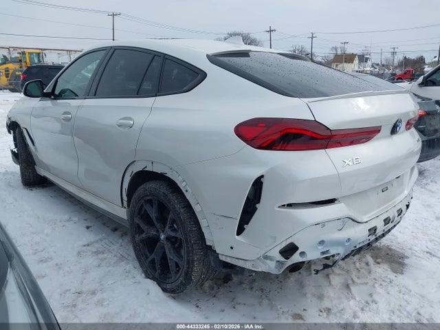 2022 BMW X6 5UXCY6C05N9L64520 Photo 2