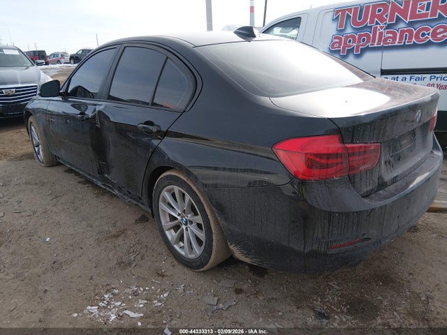 2018 BMW 320I WBA8A9C50JAH14637 Photo 2