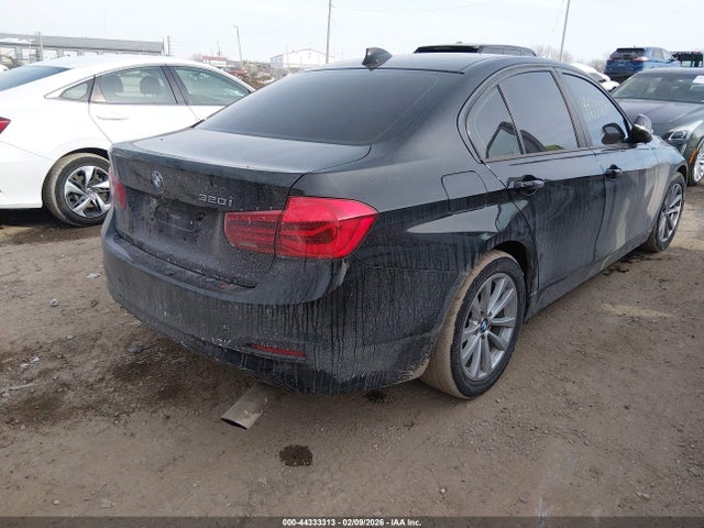 2018 BMW 320I WBA8A9C50JAH14637 Photo 3
