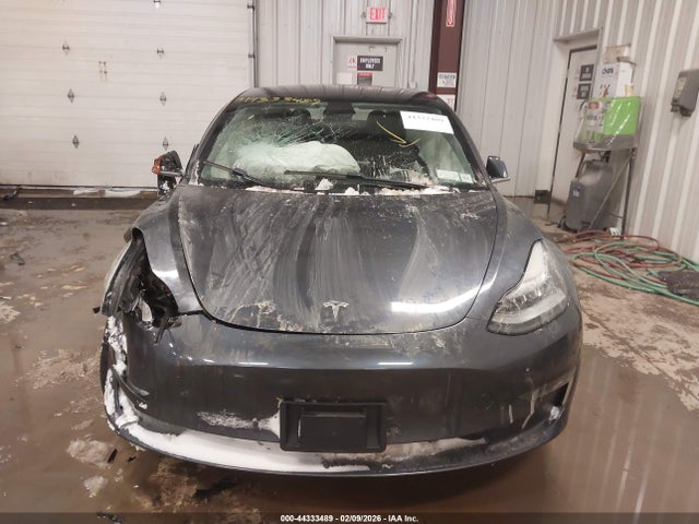 44333489 :رقم المزاد ، 5YJ3E1EA4JF007820 vin ، 2018 Tesla Model 3 Long Range/mid Range مزاد بيع