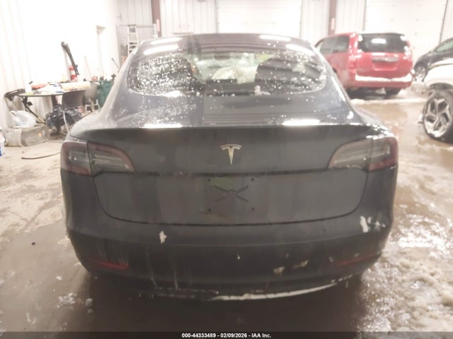 44333489 :رقم المزاد ، 5YJ3E1EA4JF007820 vin ، 2018 Tesla Model 3 Long Range/mid Range مزاد بيع