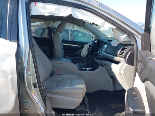 Продажа на аукционе авто 2017 Toyota Highlander Le Plus, vin: 5TDBZRFHXHS357730, номер лота: 44333529