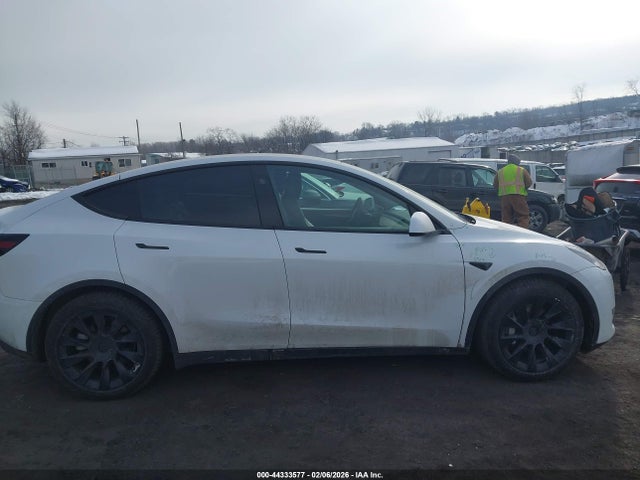 Продаж на аукціоні авто 2024 Tesla Model Y Long Range Dual Motor All-wheel Drive, vin: 7SAYGAEE6RF080298, номер лоту: 44333577