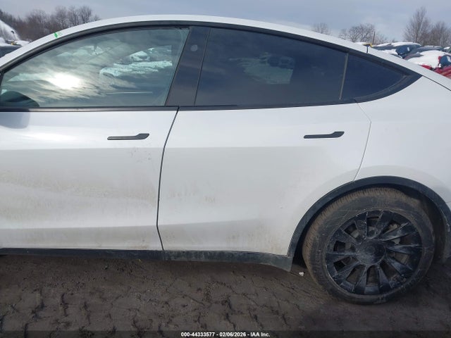 Продаж на аукціоні авто 2024 Tesla Model Y Long Range Dual Motor All-wheel Drive, vin: 7SAYGAEE6RF080298, номер лоту: 44333577