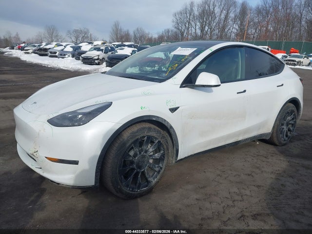 Продаж на аукціоні авто 2024 Tesla Model Y Long Range Dual Motor All-wheel Drive, vin: 7SAYGAEE6RF080298, номер лоту: 44333577