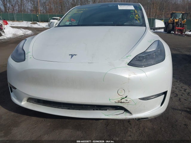 Продаж на аукціоні авто 2024 Tesla Model Y Long Range Dual Motor All-wheel Drive, vin: 7SAYGAEE6RF080298, номер лоту: 44333577