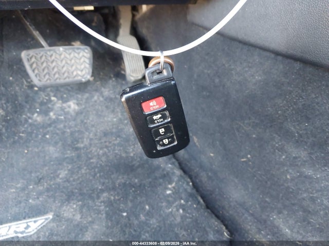 44333608 :رقم المزاد ، 4T1BK1FK6EU538473 vin ، 2014 Toyota Camry Se V6 مزاد بيع