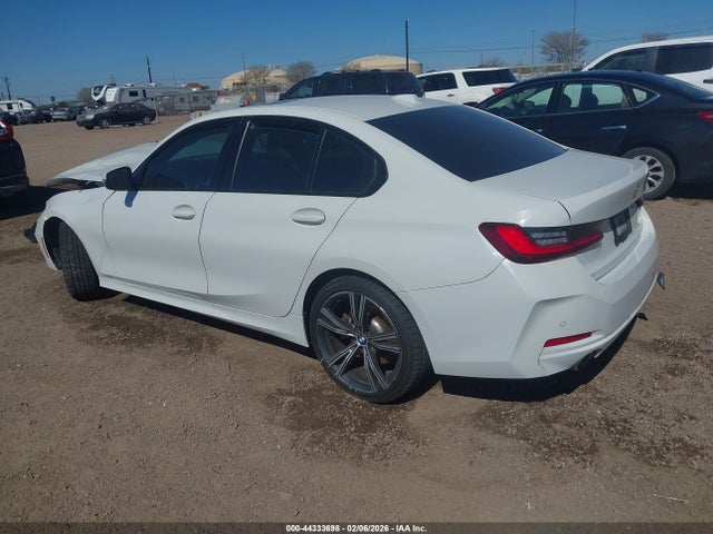 2023 BMW 330I 3MW69FF02P8D09315 Photo 2