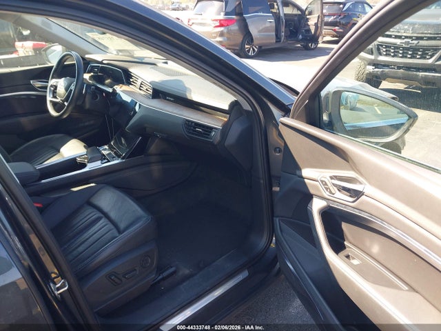 2019 AUDI E-TRON WA1LAAGE7KB023438 Photo 4