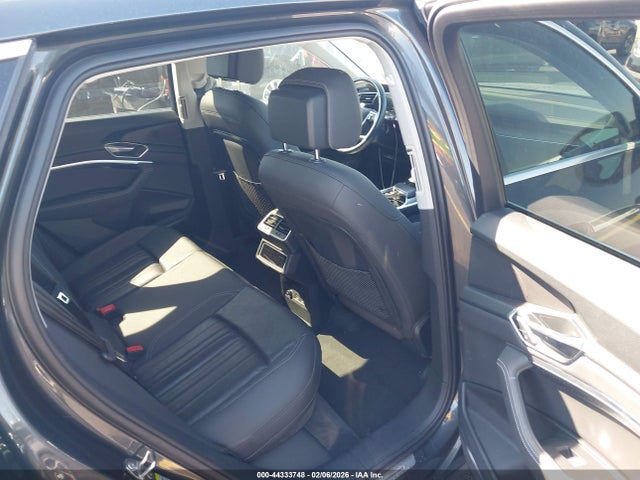 2019 AUDI E-TRON WA1LAAGE7KB023438 Photo 7