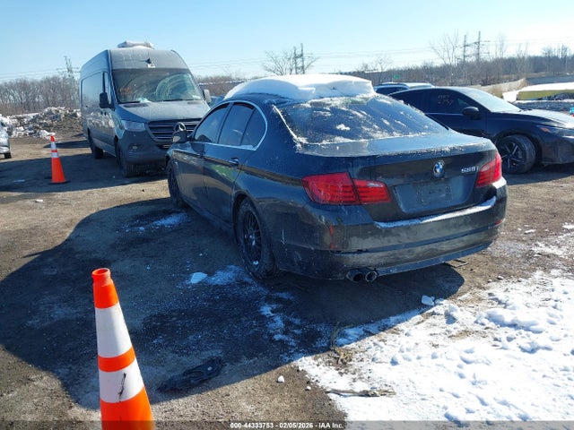 2012 BMW 528I WBAXH5C54CDW09176 Photo 2