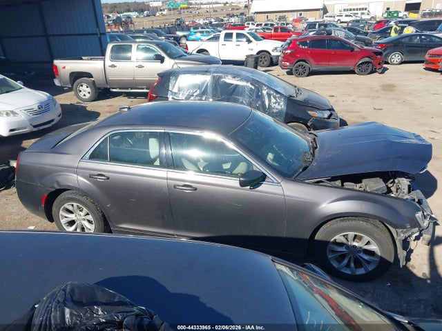 44333965 :رقم المزاد ، 2C3CCAAG0FH801994 vin ، 2015 Chrysler 300 Limited مزاد بيع