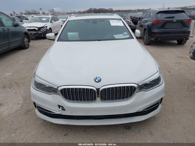 2017 Bmw 540i მანქანა იყიდება აუქციონზე, vin: WBAJE5C33HG477935, აუქციონის ნომერი: 44334029