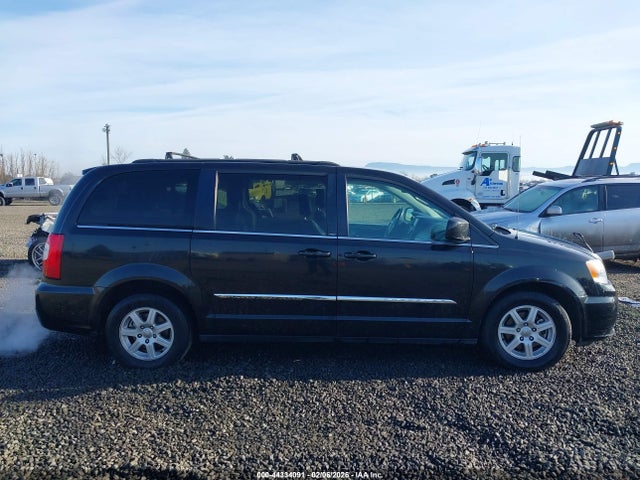 2013 Chrysler Town & Country Touring მანქანა იყიდება აუქციონზე, vin: 2C4RC1BG8DR583654, აუქციონის ნომერი: 44334091