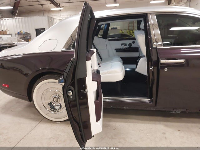 Rolls-Royce Phantom 2018 SCA687S56JU104577 Image 8