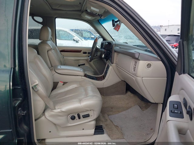 44334142 :رقم المزاد ، 1GYEK63N22R143566 vin ، 2002 Cadillac Escalade Standard مزاد بيع