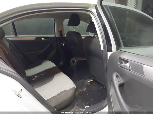 3VW2B7AJ8HM323821 Volkswagen Jetta 1.4t S