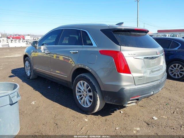 2018 CADILLAC XT5 1GYKNBRS3JZ132641 Photo 2