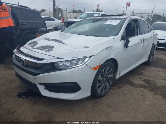 Honda CIVIC EX 2018 2HGFC2F76JH577230 Image 2